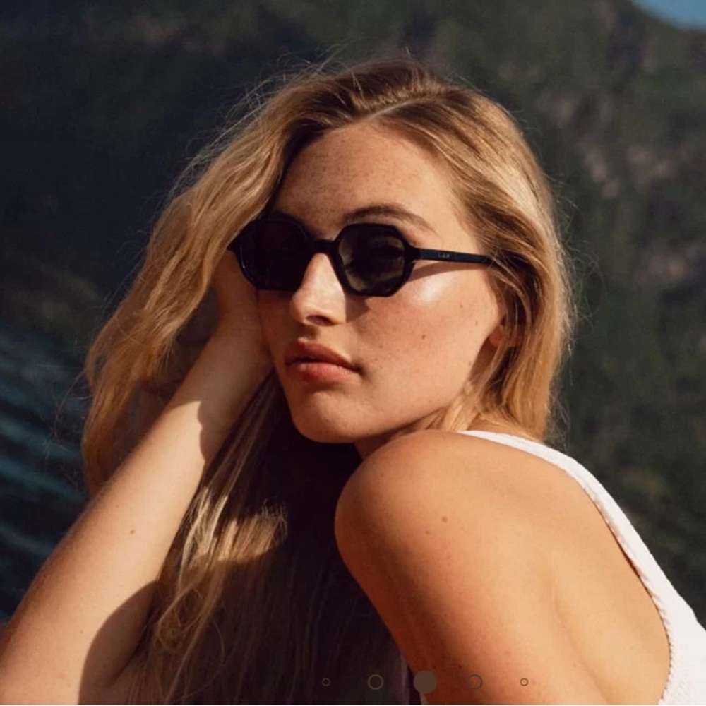 L.G.R Black Sunglasses with Case